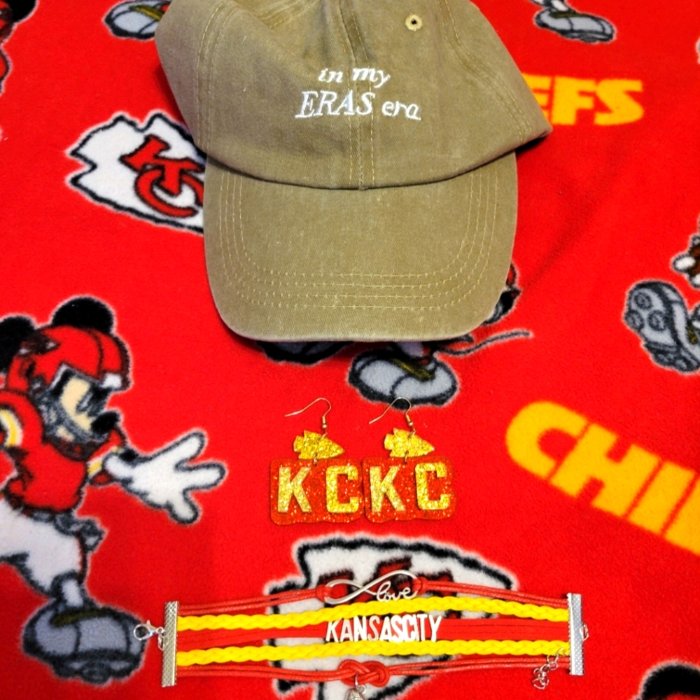 Taylor Swift x KC Chiefs Accessory Bundle - Picture 1 of 7